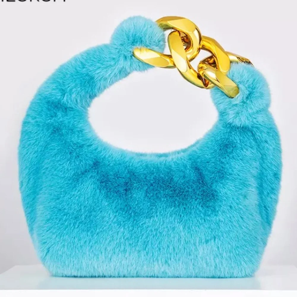 HP! Faux fur bag with chunky gold chain in black. Brand new! - Picture 3 of 13